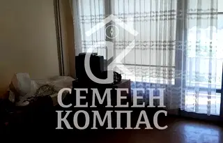 Тристаен апартамент в Кършияка с асансьор и поддържана сграда