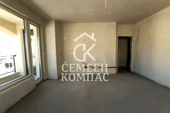 Тристаен апартамент в Кършияка с тераса и асансьор