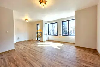 Тристаен апартамент в Кършияка с три тераси