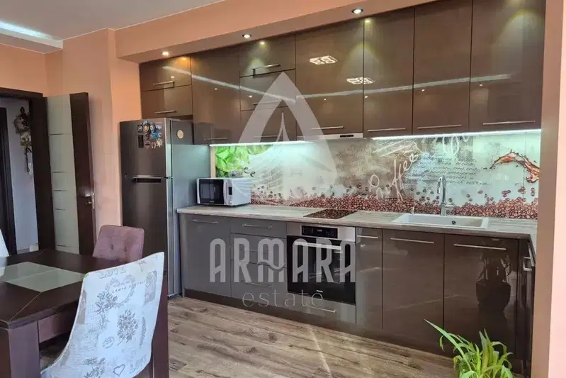 Тристаен апартамент с тераса в Кършияка, Пловдив