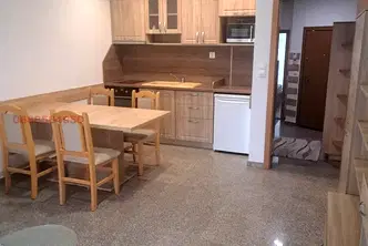 Двустаен апартамент в Кършияка, Пловдив, на втори етаж