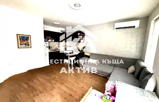 Двустаен апартамент в Кючук Париж, Пловдив с избено помещение
