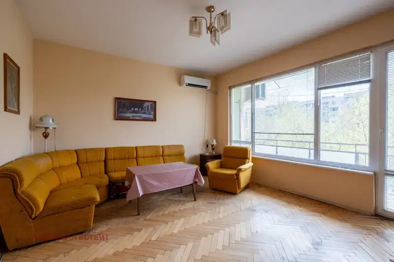 Three-room apartment with two terraces in Kyuchuk Parizh, Plovdiv