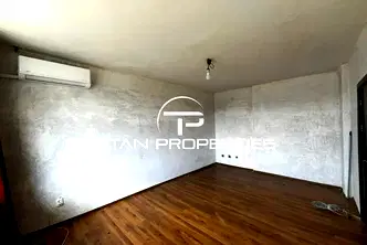 Тристаен апартамент с балкон в Кючук Париж, Пловдив