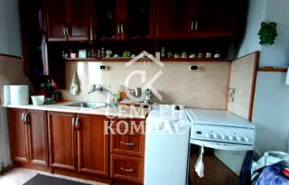 Тристаен апартамент в Кючук Париж, Пловдив с естествен паркет