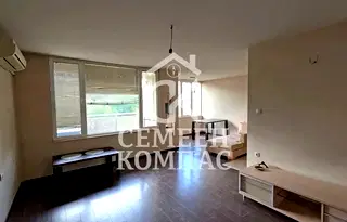 Тристаен апартамент с голяма тераса в Кючук Париж, Пловдив