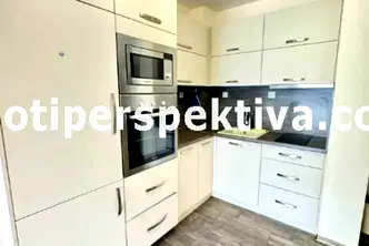 Тристаен апартамент с паркомясто в Кючук Париж, Пловдив