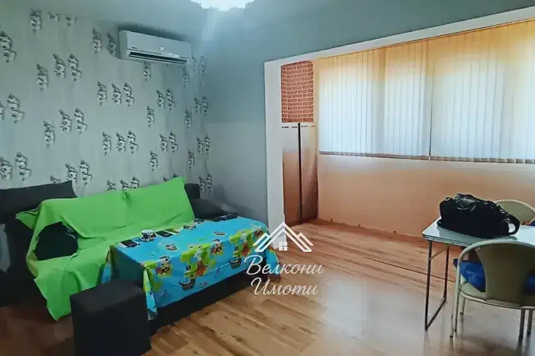 Тристаен апартамент с 2 тераси в Кючук Париж, Пловдив