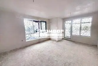Тристаен апартамент с тераса в Кючук Париж, Пловдив