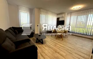 Тристаен апартамент с тераса в Кючук Париж, Пловдив