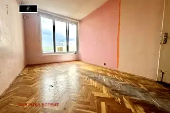 Двустаен апартамент до ВМИ с панорамна тераса в Мараша