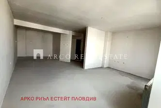 Просторен 3-стаен апартамент в Мараша с три тераси