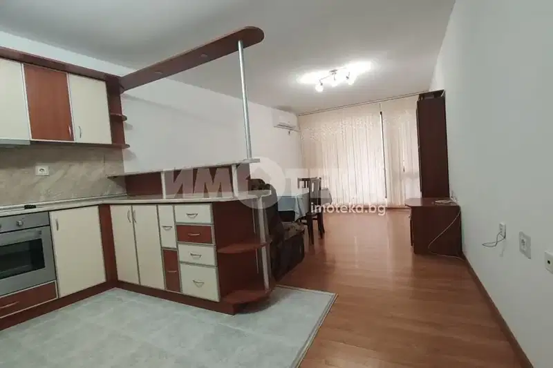 Тристаен апартамент с тераса в кв. Мараша, Пловдив