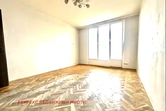 Тристаен апартамент до ВМИ в Младежки Хълм, Пловдив