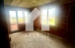 Двустаен апартамент в Остромила с тераса и асансьор