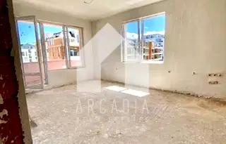Двустаен апартамент в Остромила с тераса и паркомясто