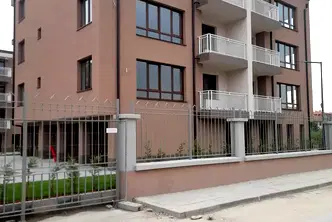 Тристаен апартамент с две тераси в Остромила, Пловдив