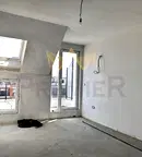 Тристаен апартамент в Остромила с тераса и изток/западно изложение