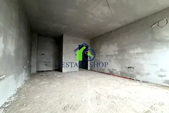 Тристаен апартамент с две тераси в Остромила, Пловдив