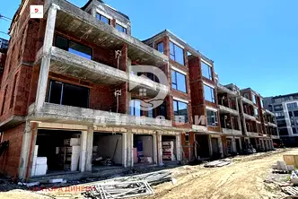 Просторен 3-стаен апартамент в Остромила с две тераси