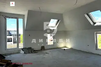 Просторен 3-стаен апартамент в Остромила с две тераси
