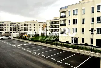 Просторен 4-стаен апартамент в Остромила с тераса