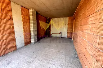 Тристаен апартамент с двор в кв. Отдих и култура, Пловдив