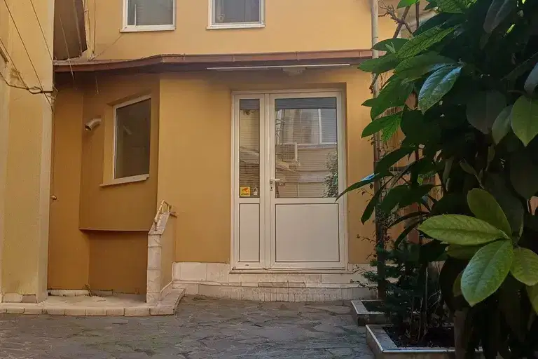 Самостоятелна 3-стайна къща с двор в Съдийски, Пловдив