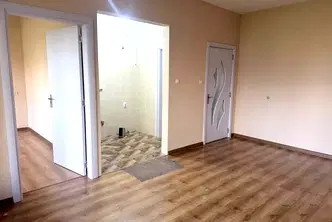 Двустаен апартамент в Тракия с голяма остъклена тераса в Пловдив