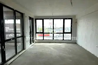 Тристаен апартамент с тераса в Тракия, Пловдив
