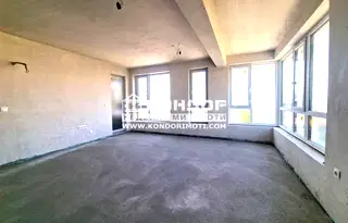 Тристаен апартамент с югозападно изложение в Тракия, Пловдив