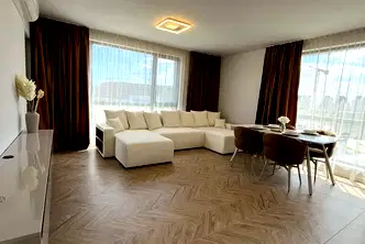 Тристаен апартамент с изложение изток-юг в Тракия, Пловдив