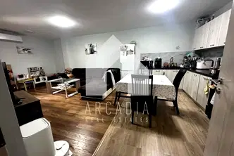 Тристаен апартамент в Тракия, Пловдив с остъклена тераса