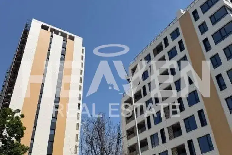 Тристаен апартамент в Тракия с две тераси и паркомясто