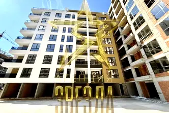 Тристаен апартамент в Тракия, Пловдив с тераса на последен етаж