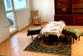 Двустаен апартамент в Тракия, Пловдив с остъклен балкон