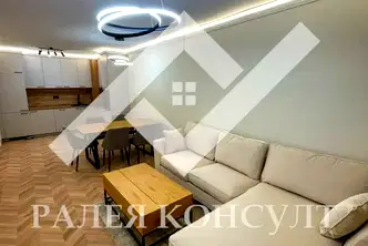 Двустаен апартамент с тераса и гледка към Родопите в Южен, Пловдив