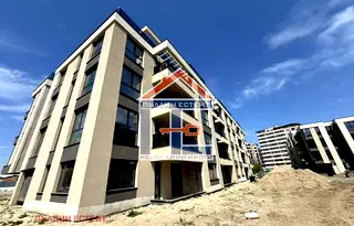 Тристаен апартамент с тераса в Южен, Пловдив