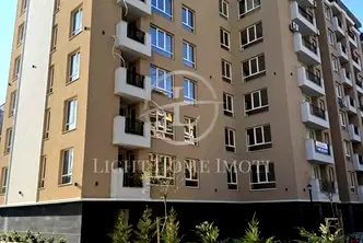 Тристаен апартамент в Кючук Париж, Пловдив с тераса