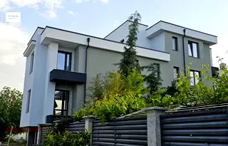 Тристаен апартамент с три изложение в кв. Южен, Пловдив