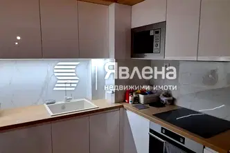 Тристаен апартамент с тераса и гараж в Южен, Пловдив