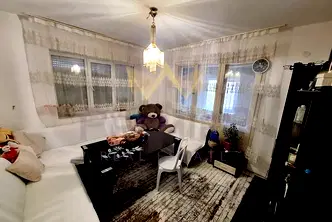 Просторен 3-стаен апартамент в Захарна фабрика, Пловдив