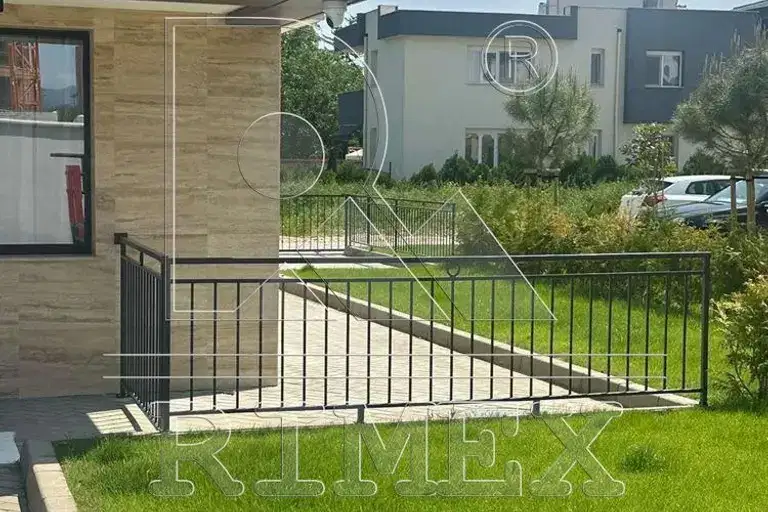 Двустаен апартамент с веранда в район Гребна база, Пловдив