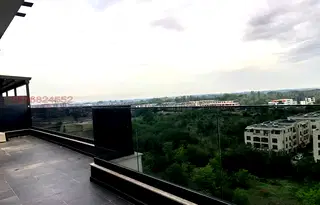 Просторен 3-стаен апартамент с панорамна тераса в Западен, Пловдив