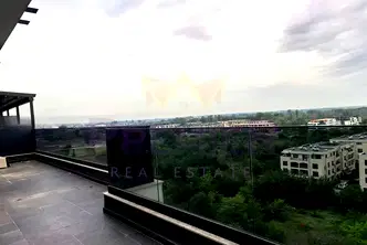 Тристаен апартамент с тераси в Западен, Пловдив