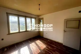 Тристаен апартамент с две тераси в Западен, Гребна база