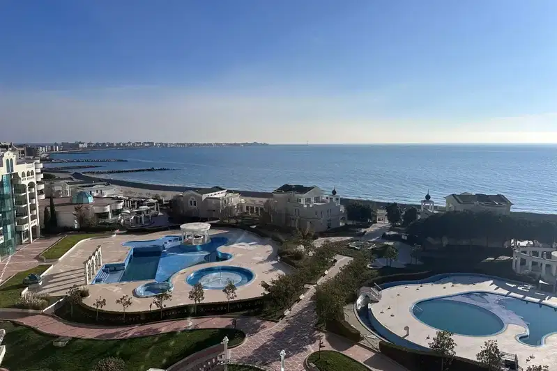 Тристаен апартамент в Бургас, Поморие