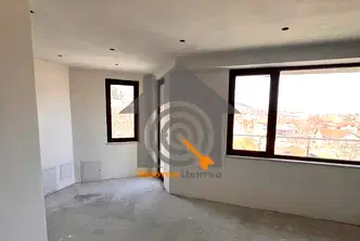 Тристаен апартамент в София, Правец