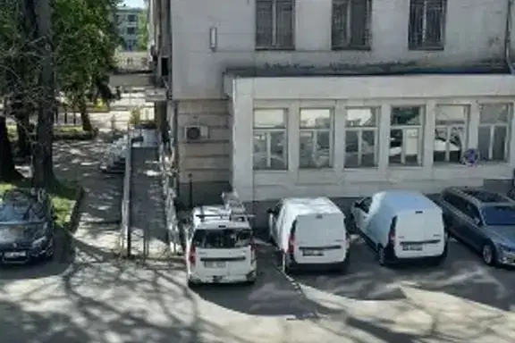 3-bedroom apartment in Раз, Център