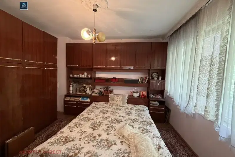 3-bedroom apartment in Raz, Tsentar